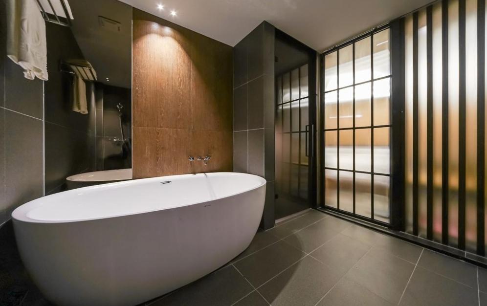 Yeoubi Hotel Чангуон Екстериор снимка