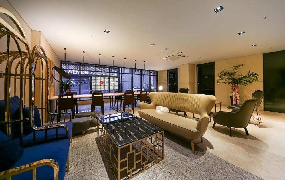 Yeoubi Hotel Чангуон Екстериор снимка