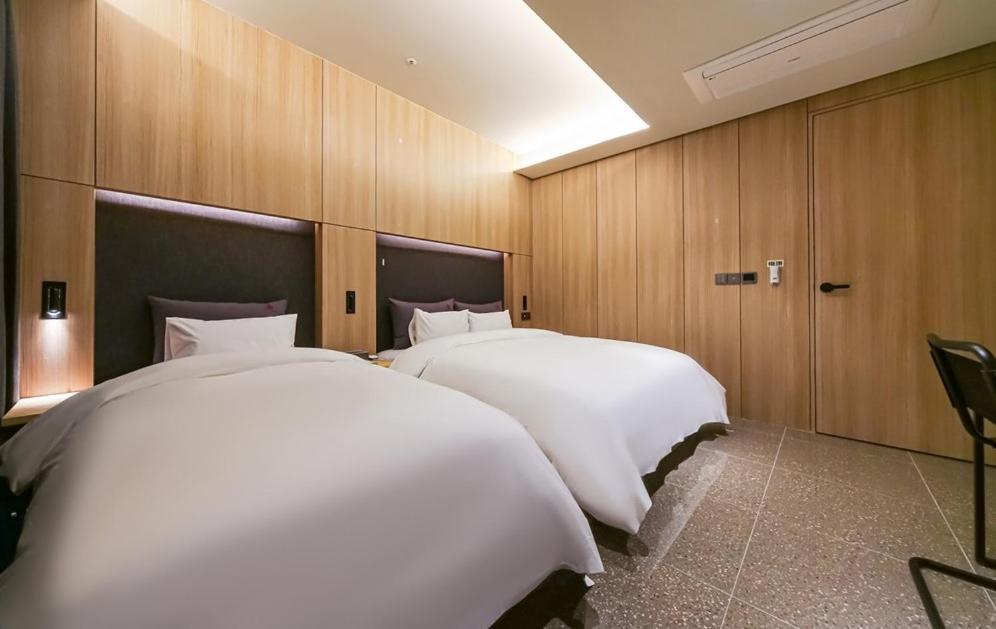 Yeoubi Hotel Чангуон Екстериор снимка